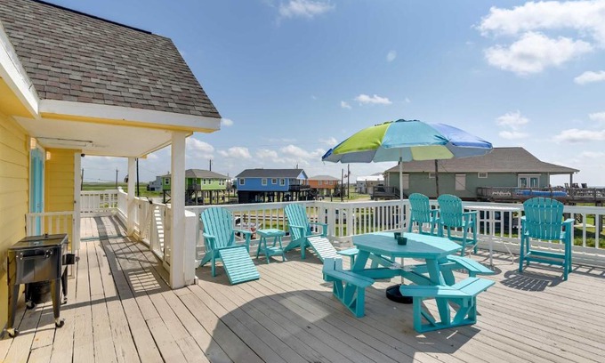 Freeport House | Surfside Beach Home with Deck, Views and Beach Access!