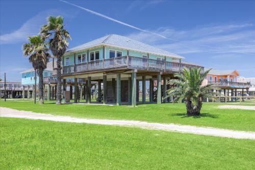 Surfside Beach House | Surfside Retreat - Beautiful Views & Steps from the Beach!