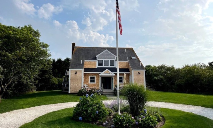 Surfside House | Surfside Summer Rental, walking distance to beaches!