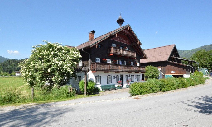 Flachau Apartment | Surprisingly spacious apartment in authentic farmhouse
