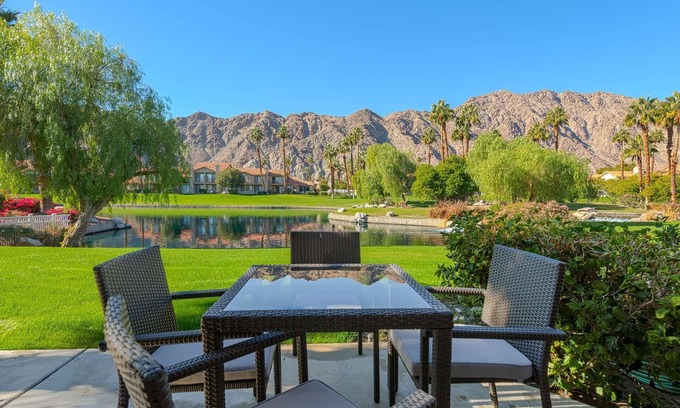 La Quinta Condo | Surreal Location, Mtn & Lake Views! PGA W Home Steps from Pool/Spa 3BD-#110767