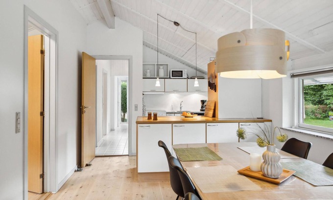 Farvang House | Surrounded by waters, forests and meadows, this friendly cottage welcomes you.