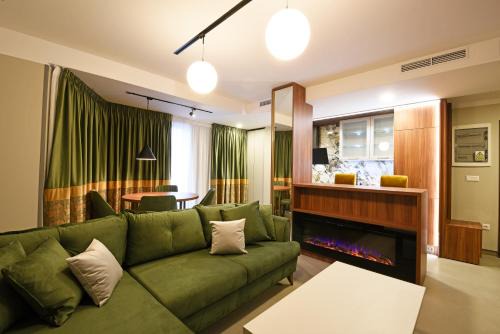 Bucharest Apartment | Suspended Gardens