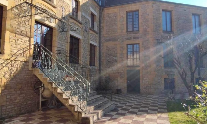 Sedan House | Suspended time
