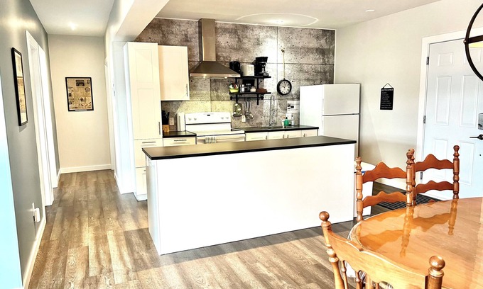 Sutton Condo | SUTTON - CONDO IN THE HEART OF THE VILLAGE