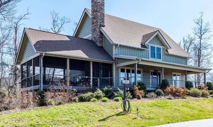 Pisgah Forest House | Sutton Knob dog-friendly home w/ Pisgah views, WiFi, central AC, & full kitchen