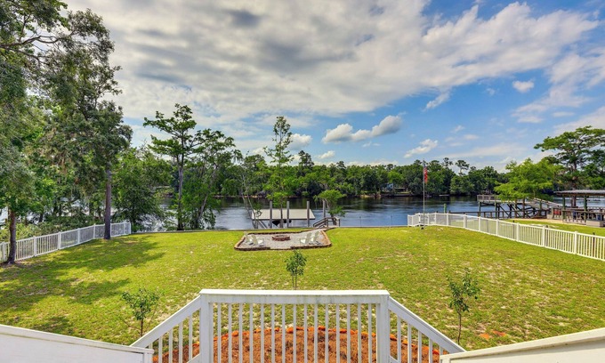Fanning Springs House | Suwannee River Retreat: Dock & Screened Porch!