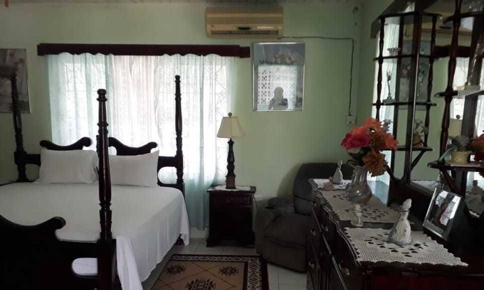 Lucea Bed & Breakfast | Suzette's Homestay