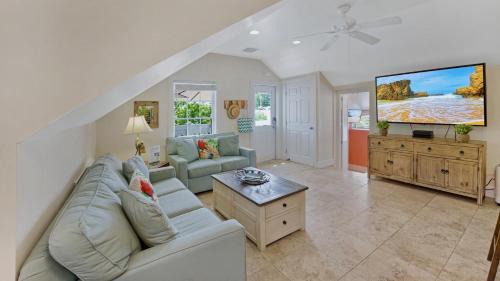 Uptown - Upper Duval Apartment | Suzys Parrot Perch by Last Key Realty