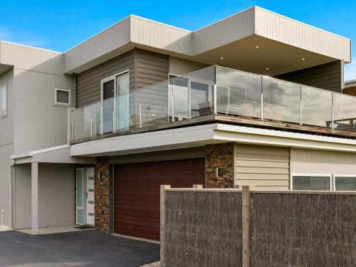 Surf Beach House | Swan Bay Views