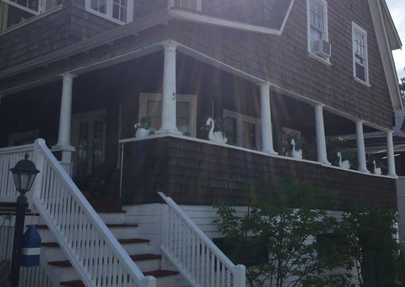 Ocean Park Cabin | Swan Cottage - Ocean view - Wrap around Porch -Vintage Summer Cottage
