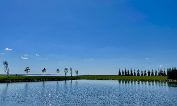 Rock Hall House | Swan Creek Luxury Waterfront. Private pond and spacious waterfront views