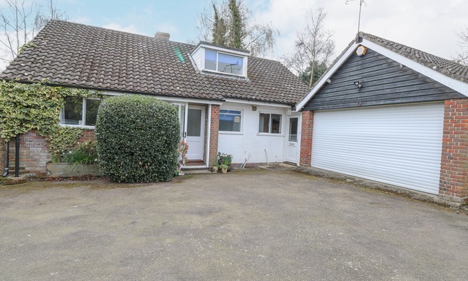 Horning Cottage | SWAN DYKE COTTAGE, pet friendly, country holiday cottage in Horning