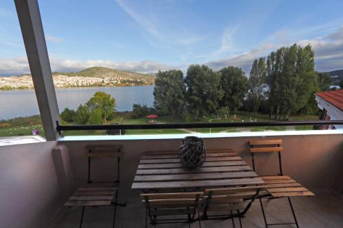 Kastoria Apartment | Swan Lake Front Apartment
