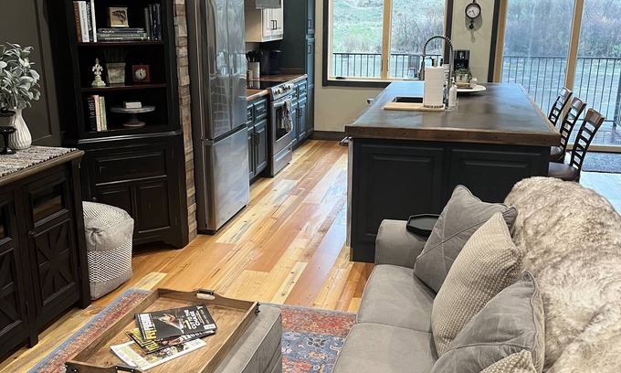 Swan Valley House | Swan Valley Modern Vintage Bayhome. Awesome view of Rainey Creek. Sleeps 5.