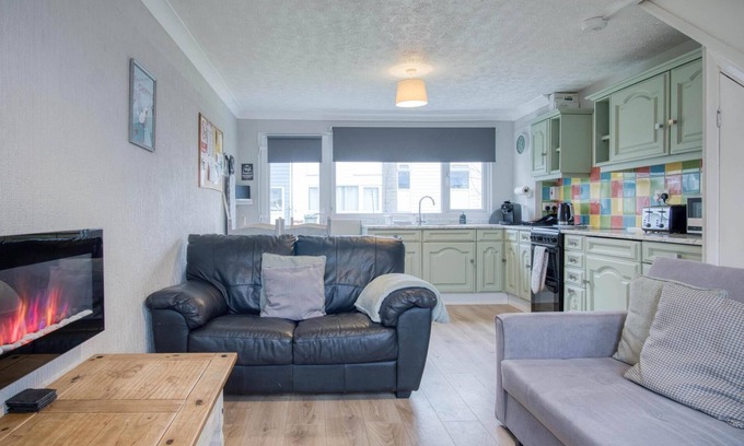 Pembroke Ski Chalet | Swanbrook - 2 Bedroom Chalet- Freshwater East