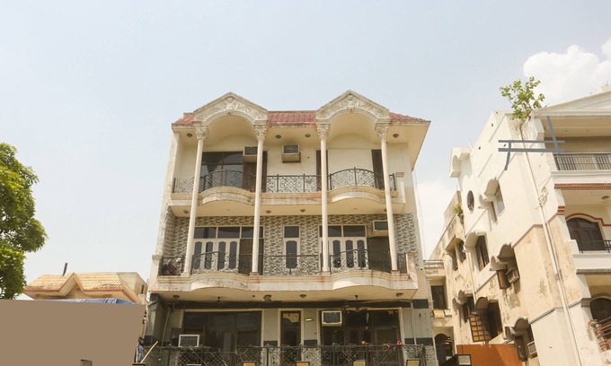 Pashim Vihar Hotel | Swastik residency PaschimVihar by twamev
