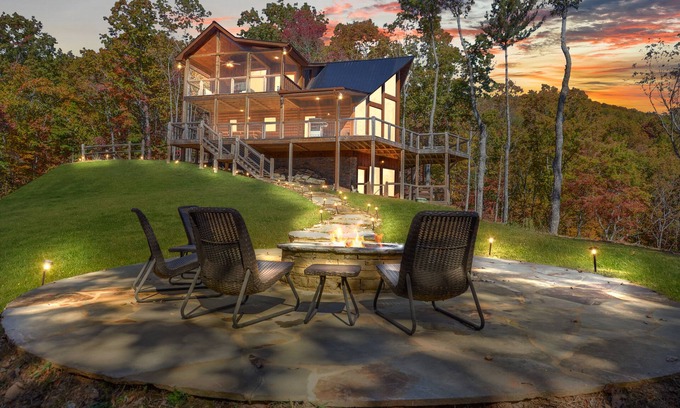 Mineral Bluff Cabin | Sweeping Mountain Views! Secluded, Fire pit, Hot tub, Gas Fireplaces, Game Room!