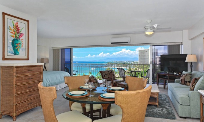 Waikiki Condo | Sweeping Ocean Views, Remodeled, Steps to Beach, Washlet, Parking! Sleeps 4.