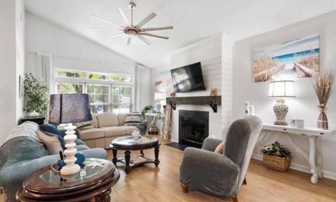 North Myrtle Beach House | Sweet 3BR 2.5B townhome N.Myrtle Beach gated community w/Golf, Tennis, Hot Tub