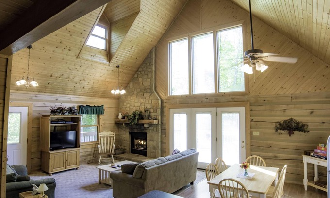 Helmsburg Cabin | Sweet and Secluded Log Home with Outdoor Hot Tub!