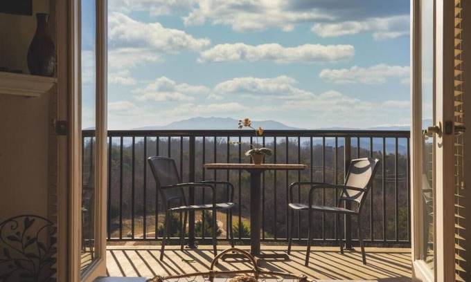 Pigeon Forge Condo | Sweet Berry Patch-Unit 3706 - FREE Attraction Ticket with EACH night Stay Including Dollywood