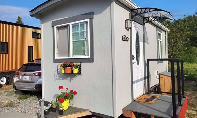 Birch Bay Apartment | Sweet Caravan Tiny Home by creek & bay. Twin bed.