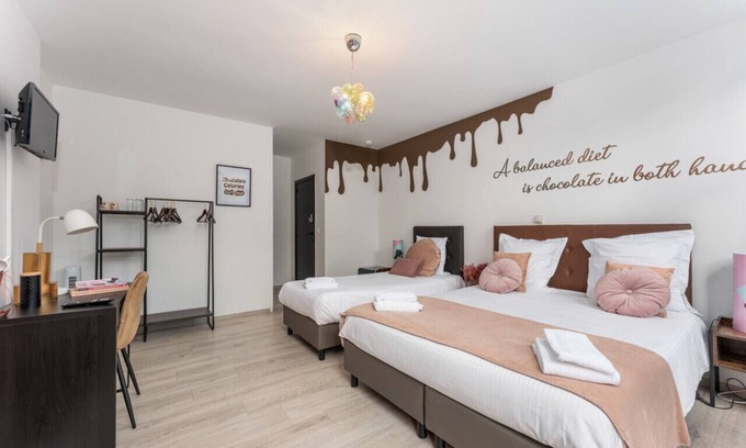 Historical Center Bruges Hotel | Sweet chocolate room by Charlie's choco factory - Perfect for up to 3 people!