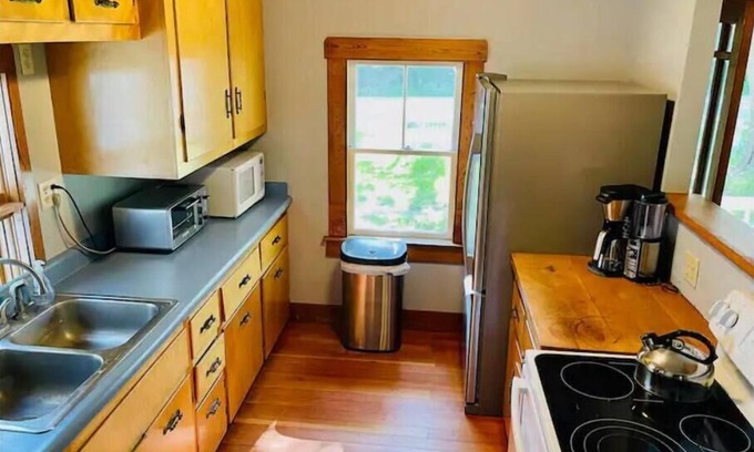 Phippsburg Cottage | Sweet comfy cottage on Small Point Road
