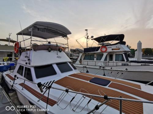 Punggol Boat Rental | Sweet Elegant Boat Home @ Marina Waterfront