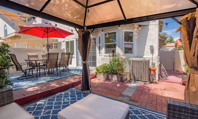 Vista House | Sweet home close to town, Vista! 6 miles to Beach! Dogs welcome!