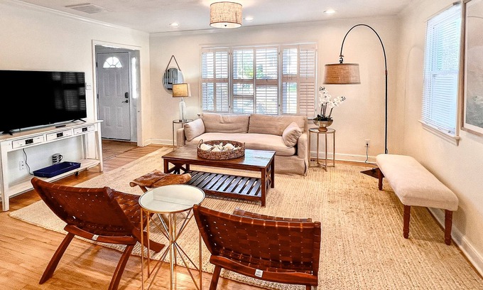 Dam Neck House | Sweet Home Near Croatan Beach & Boardwalk with Deck, WiFi, Bikes - 2 Dogs OK