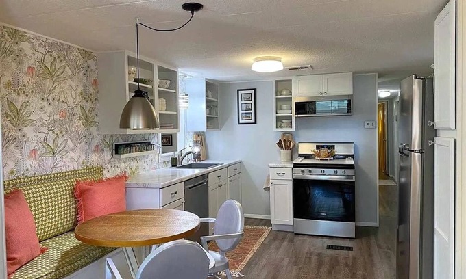 Yuma House | Sweet little Casita located in the heart of Yuma. 55+ park. Golf Cart included