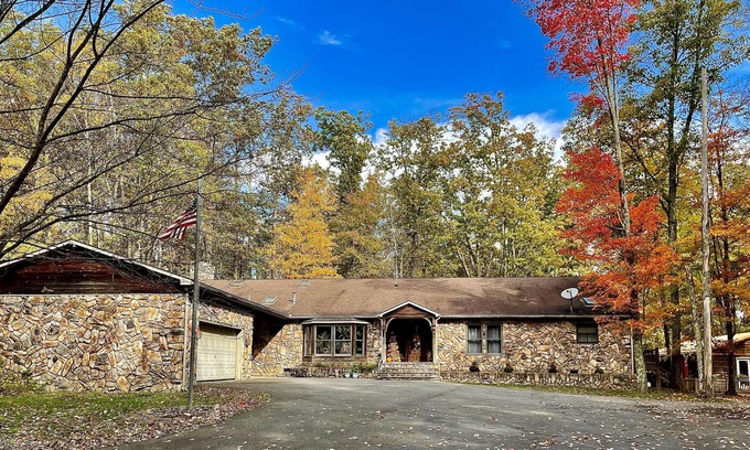 Hico House | Sweet Retreat: Lodge and Event Venue