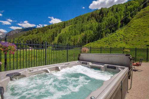 Telluride House | Sweet Updated Ski in Ski out 1 bedroom Etta Place Too Condo