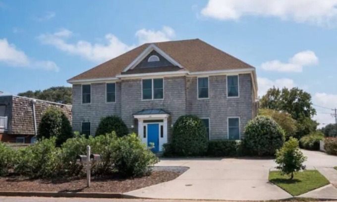 Northeast Virginia Beach House | Sweet Virginia Seas- Spacious 4-bedroom house- 2 minute walk to beach