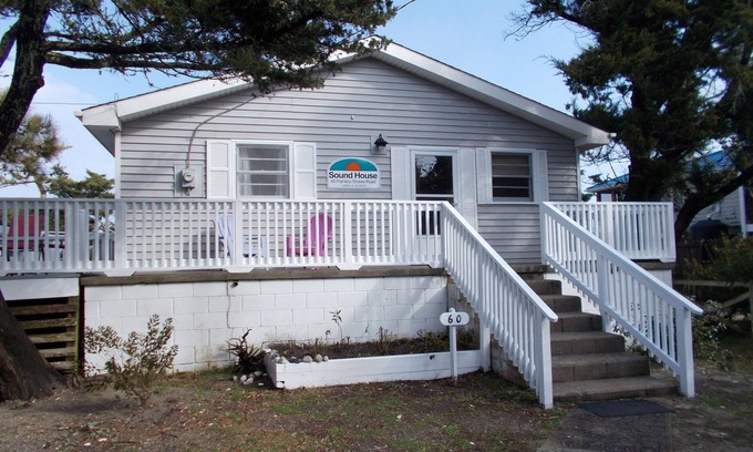Ocracoke House | Sweet Waterfront Cottage, 4 person limit