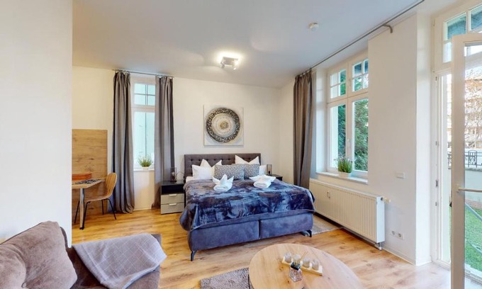 Magdeburg Apartment | SweetHome - Business-Apartment mit Küche, Terrasse, Stellplatz