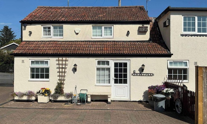 Louth Cottage | Sweetpea Cottage - Sleeps 5, Parking & Pets Ok