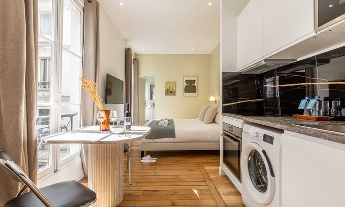 Quartier de la Place-Vendome Apartment | Sweett | Madeleine IV