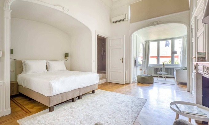 Upper Town Apartment | Sweett | Studio with Garden View C-01