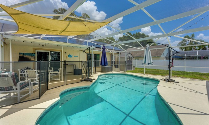 Sunridge Woods House | Swim, Golf & Explore: Family Gem in Davenport!