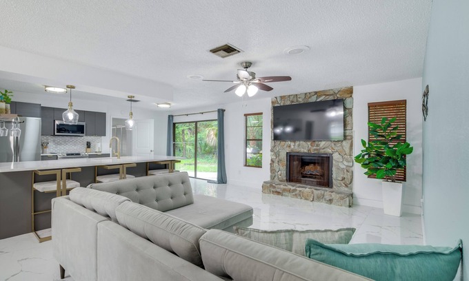 Crystal River House | Swim & Hike: Crystal River Retreat w/Yard!