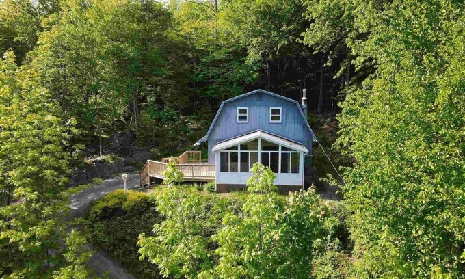 Newbury House | Swim, Hike, Paddle, and Relax on a 21-Acre Pond in the Lake Sunapee Region