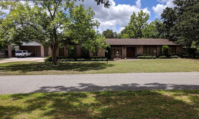 Jacksonville House | Swim in Large Salt Water Pool, Ride Bikes, Relax On Deck, Enjoy Theater Room