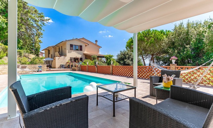 Volterra Apartment | Swimming Pool, 5 Minutes to Volterra Center, 4 Sleeps
