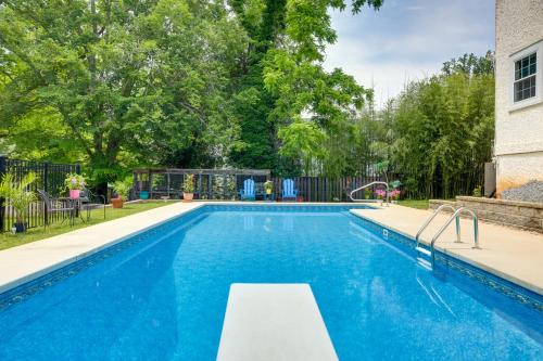 Lynchburg House | Swimming Under the Stars Lynchburg Apt with Pool!
