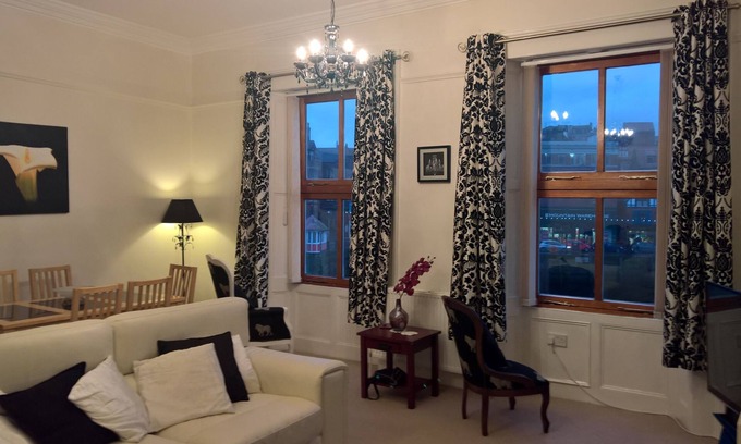 Whitby Apartment | Swingbridge View - Beautiful 2 Bedroom Apartment in the Heart of Whitby