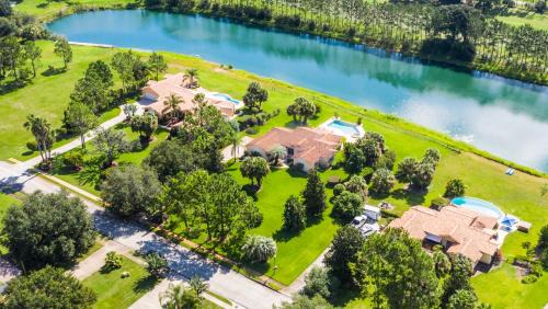 Groveland House | SWISS 61 - Lake Denise