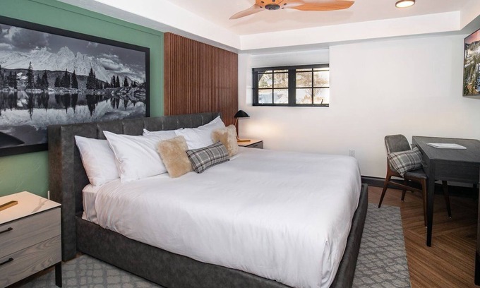 Vail Hotel | Switchback Family Suite | King + Double Twin Bunks at Gravity Haus Vail